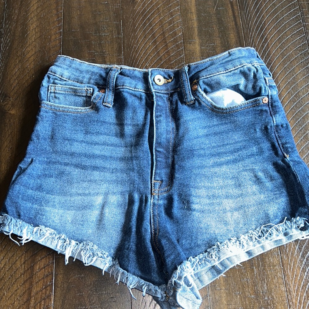 Women’s jean shorts brand Kendall and Kylie size 7/28